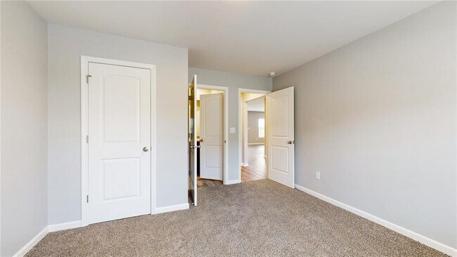 Building Photo - 2327 Burnett Ln