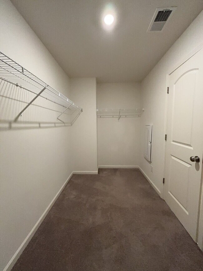 Building Photo - 114 Rockingham Way