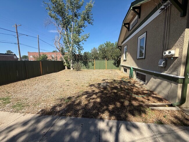 Building Photo - 804 11th Ave