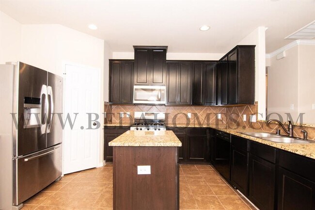 Building Photo - 9134 St Laurent Ln
