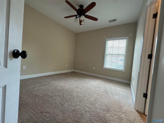 Building Photo - 2203 Rosebrooke Dr SW