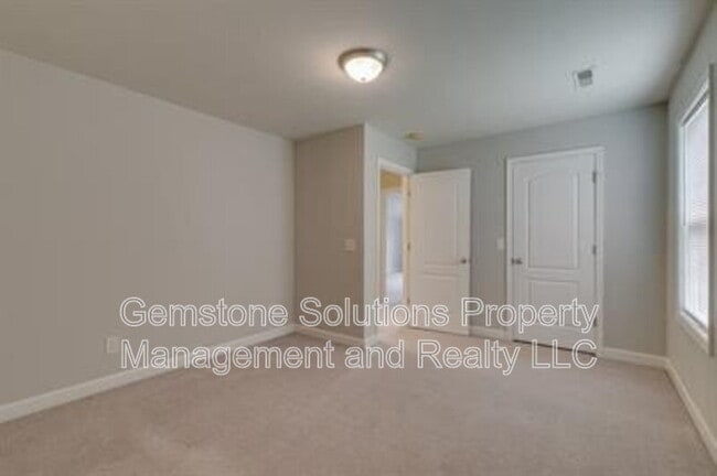 Building Photo - 6017 Chickadee Cir