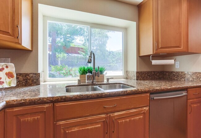 Building Photo - Stunning 4 Bed, 3 Bath Home on Cul-de-Sac in Scripps Ranch - No Pet Allowed