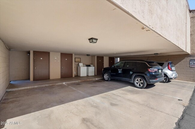 Building Photo - 2673 E Oakleaf Dr