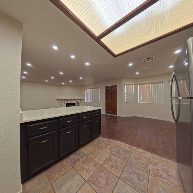 Building Photo - Beautiful 2 Bedroom 2 Bathroom Condo at The Lakes!