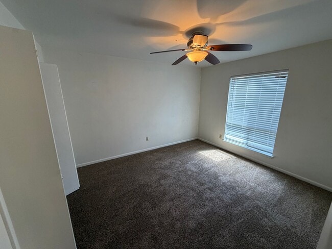 Building Photo - 101 Pine Forest Dr