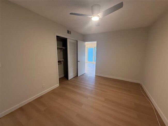 Building Photo - 4009 NE 21st Ave