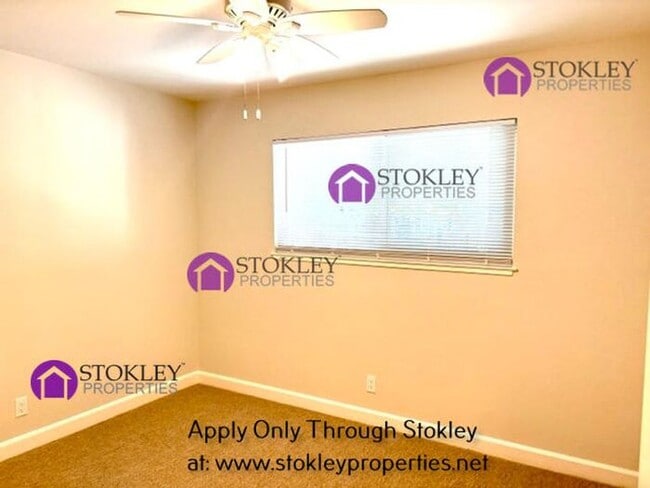 Building Photo - 1875 Queens Rd