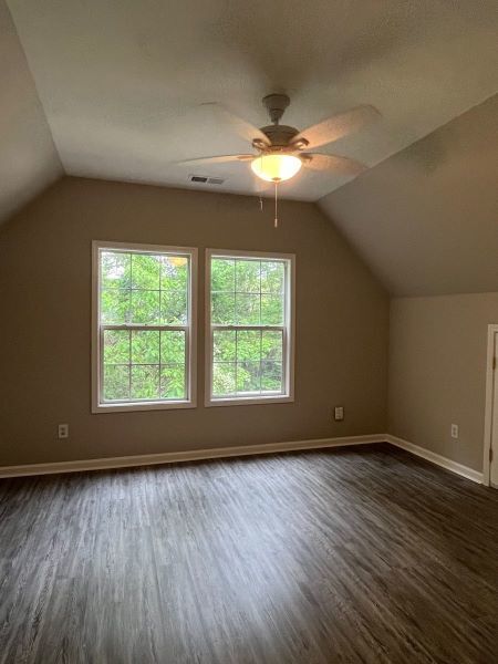 Building Photo - Recently renovated 3bd/2ba townhome in Ced...