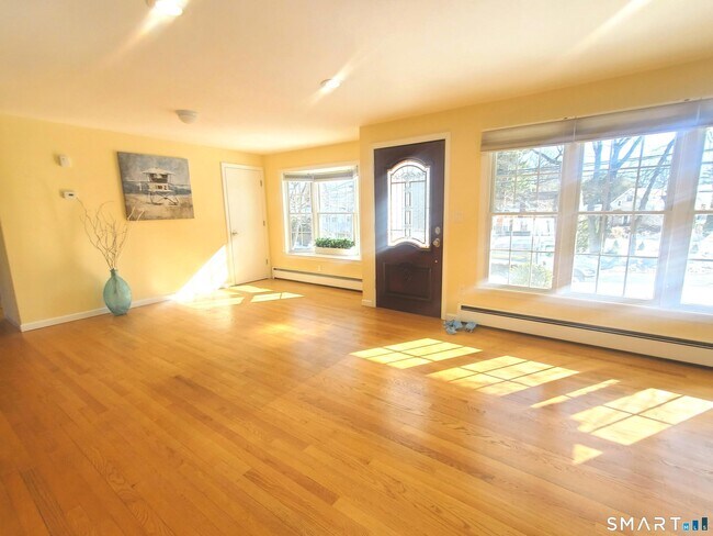 Building Photo - 42 County St