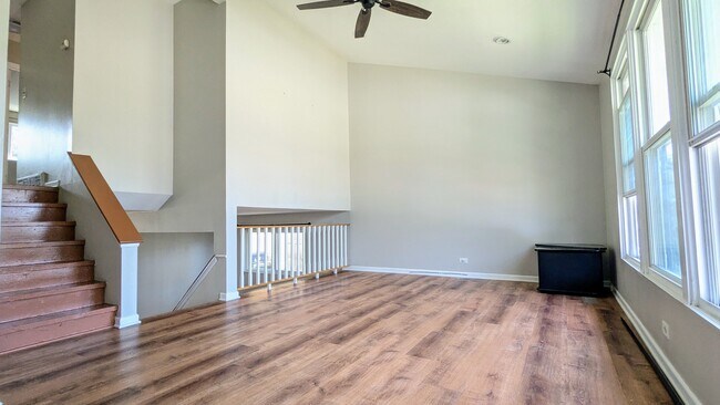 Building Photo - 382 Dover Dr