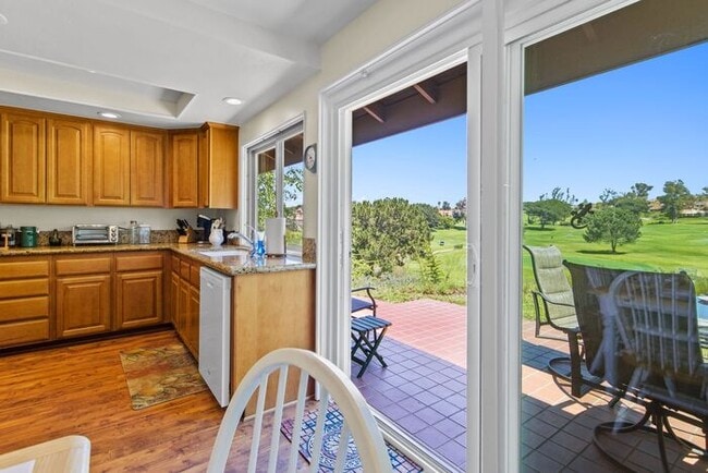 Building Photo - Sweeping Views! Rare and Peaceful 5-home e...