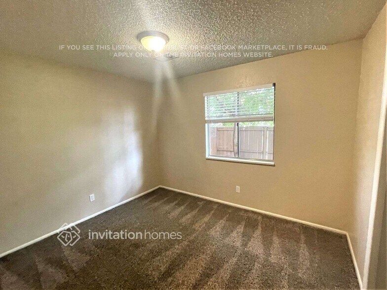 Building Photo - 998 S Miller St