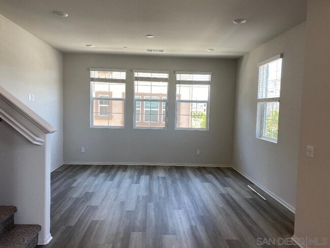 Building Photo - 40445 Melrose Dr