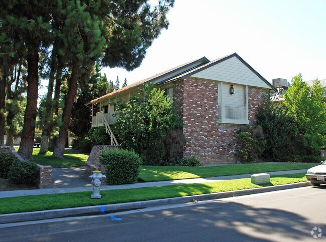 Primary Photo - 4234 N Bengston Ave