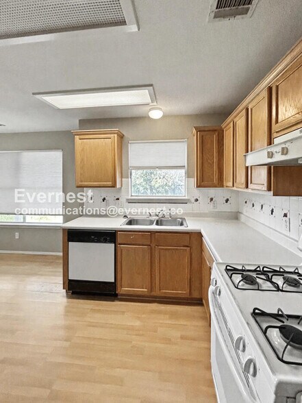 Building Photo - 17516 Dell City Dr