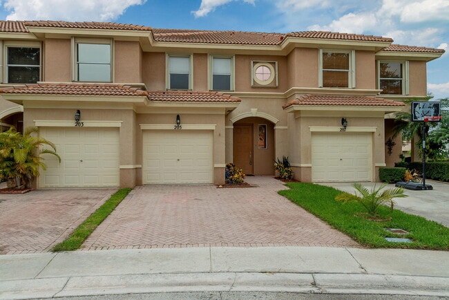 Building Photo - 205 River Bluff Ln