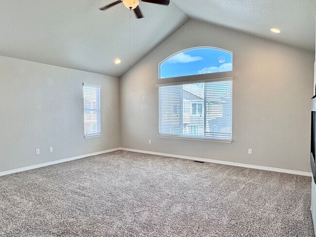 Building Photo - Beautifully Maintained Woodmoor Home Featu...