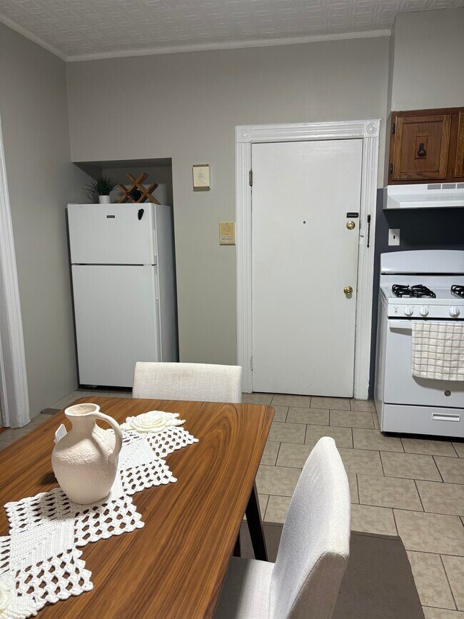 Building Photo - 121-123-123 W 25th St