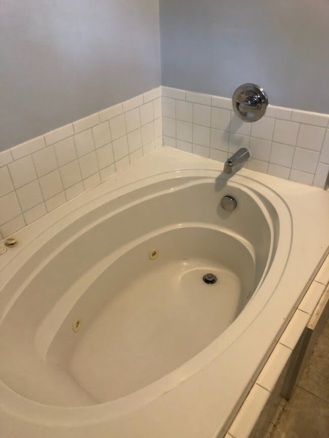 Building Photo - 310 W 33rd St