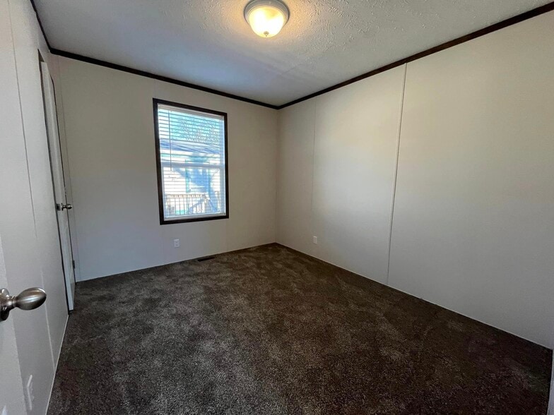 Building Photo - 1319 W Plum St