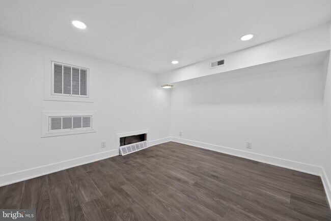 Building Photo - 807 N 42nd St