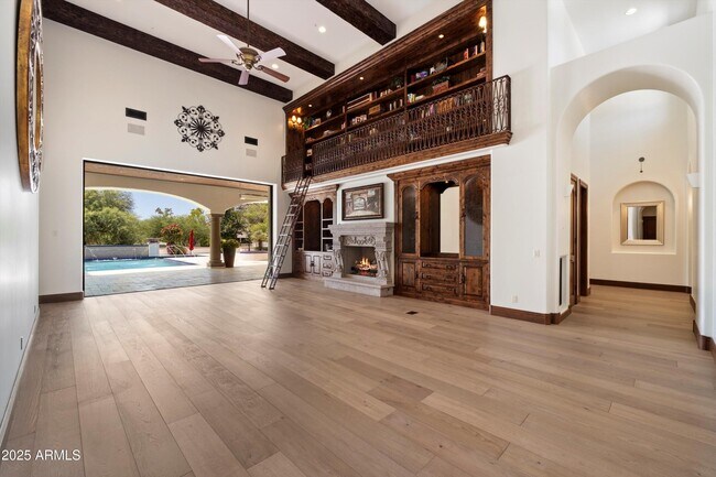 Building Photo - 8515 E Sutton Dr
