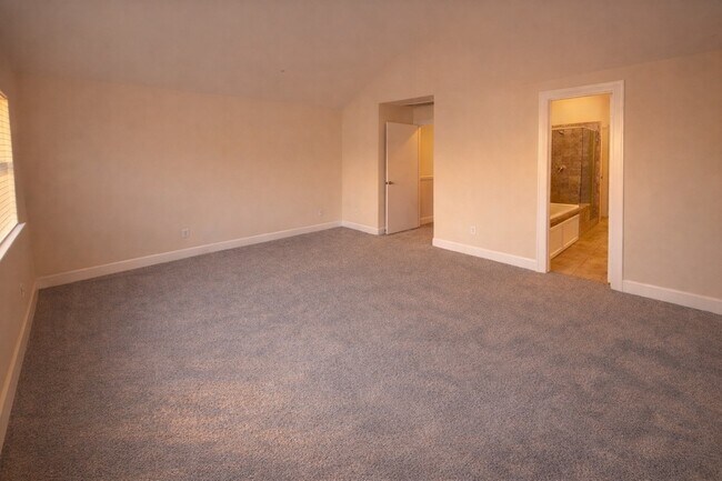 Building Photo - 2710 Hullsmith Dr