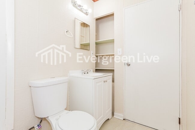 Building Photo - 2660 Wenning Rd