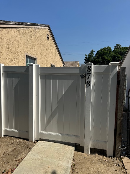 Building Photo - 872 W 29th St