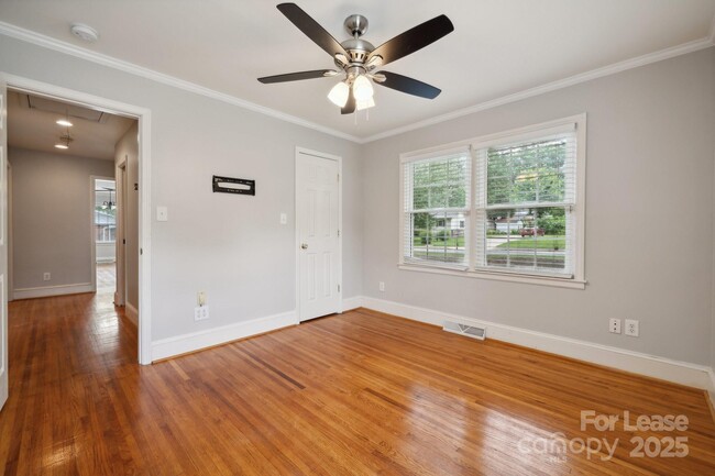 Building Photo - 1818 Woodland Dr