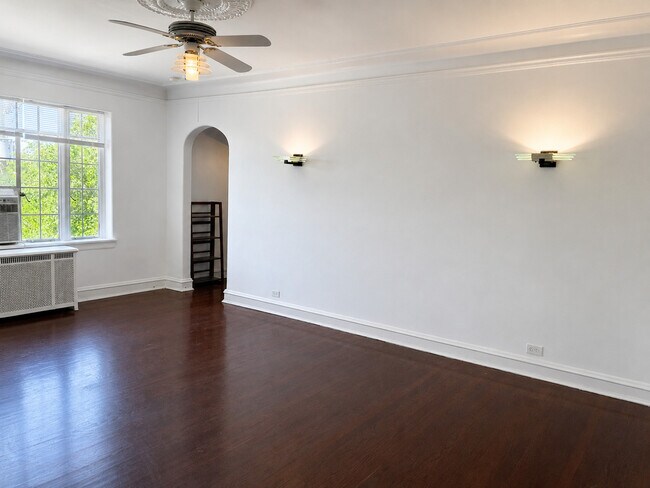 Building Photo - 7348 N Ridge Blvd