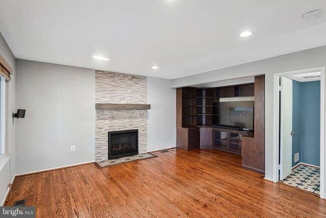 Building Photo - 1016 Trinity Gate St