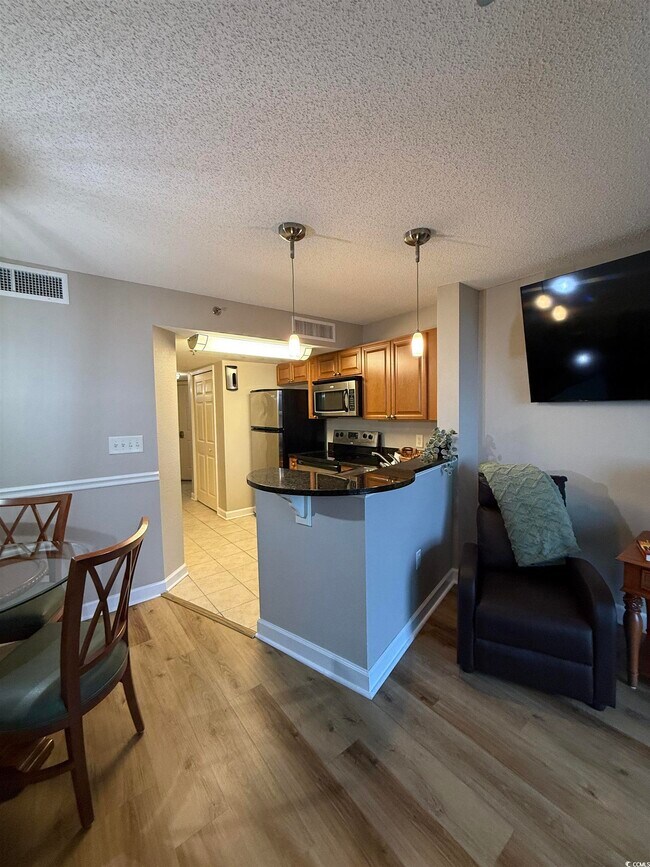 Building Photo - 215 77th Ave N