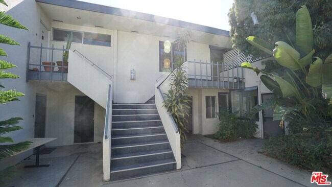 Building Photo - 1233 Barry Ave