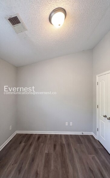 Building Photo - 8641 Thomas Ln