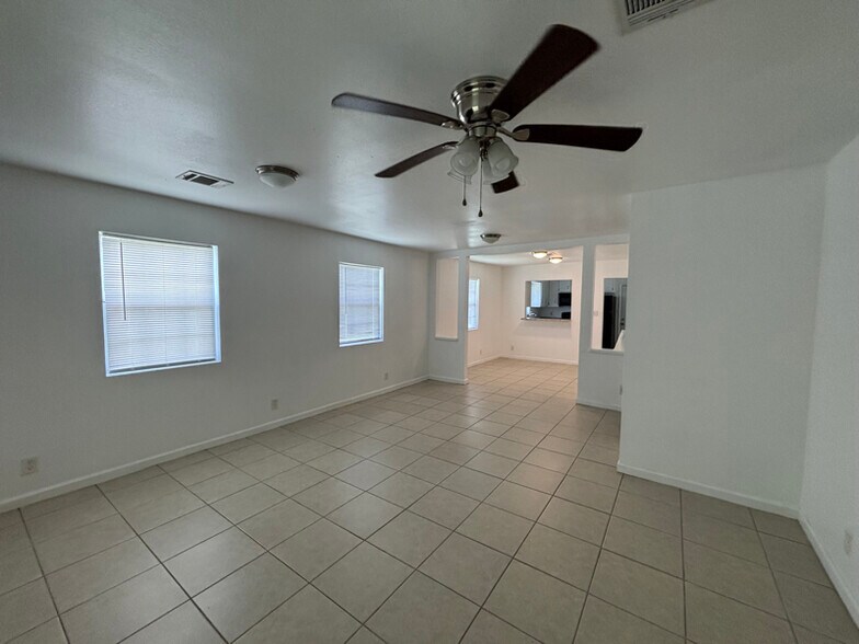 Building Photo - 12406 Carlsbad St