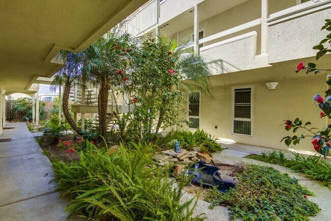 Building Photo - 3747 Yosemite St