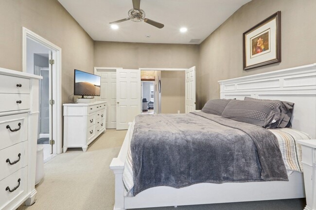 Building Photo - 273 Roslyn Ct