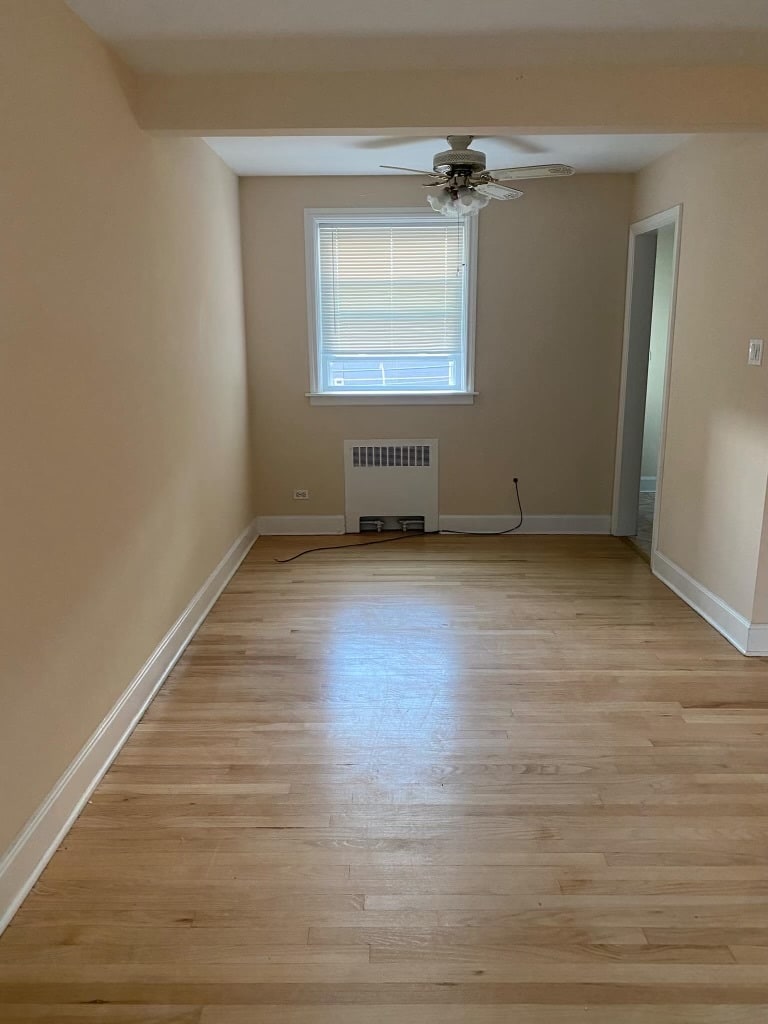 Bedroom pic.1 - 7230 N Claremont Ave
