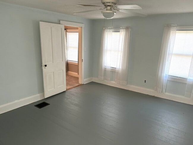 Building Photo - 1284 S Bay Rd