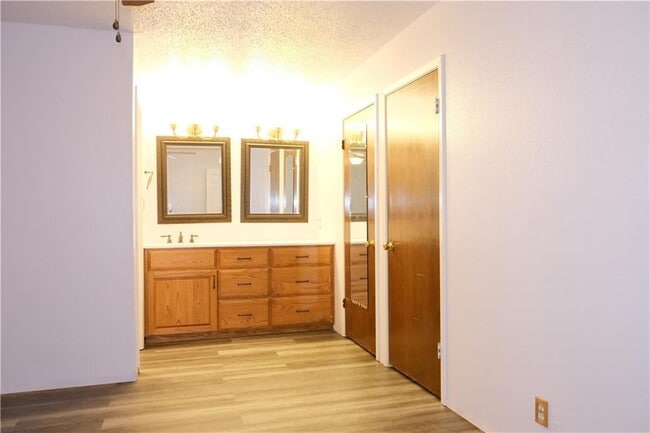 Building Photo - 12808 Irongate Ave