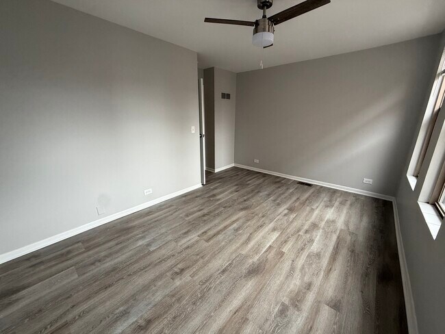 Building Photo - 744 W Gordon Terrace