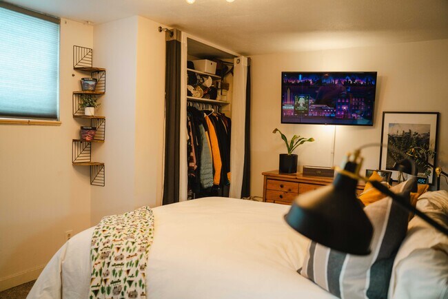 Building Photo - 1155 Ash St