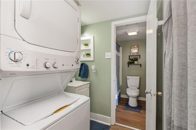 Building Photo - 337 Riverbend Dr