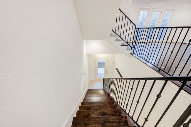 Building Photo - Sawyer Heights Luxury Living