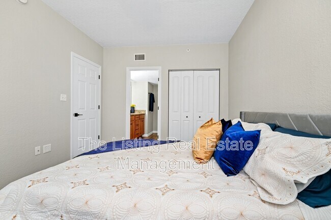 Building Photo - 2954 Sadina St