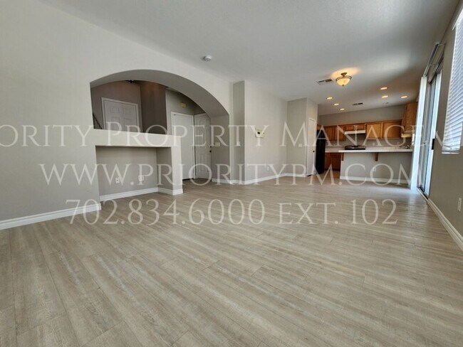 Building Photo - 3 Bedroom, 2 1/2 BATH SPACIOUS!~Updated Pa...