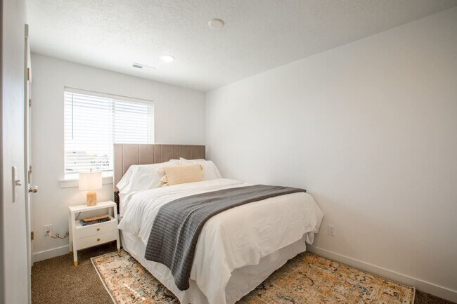 Building Photo - 642 E 460 S