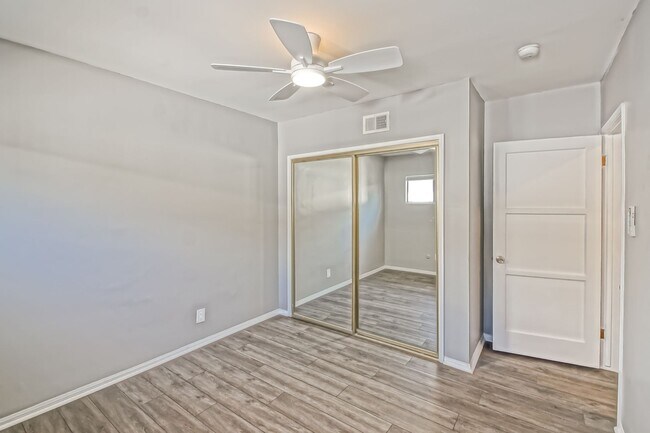 Building Photo - REMODELED, BRIGHT & AIRY 3BR2BA HOME W/ DETACHED GARAGE, CHARMING FRONT PORCH/YARD & HUGE REAR YA...